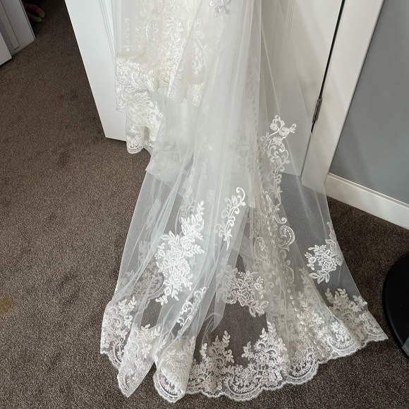 Madison Couture Wedding Dress - Picture 3 of 14